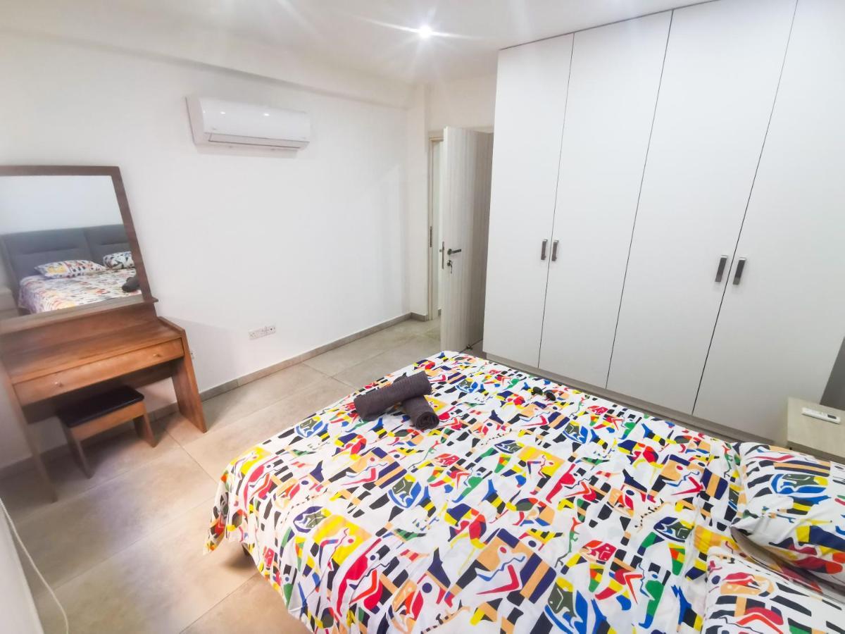 Sandy Bottoms Beach Apartment Ларнака Екстер'єр фото